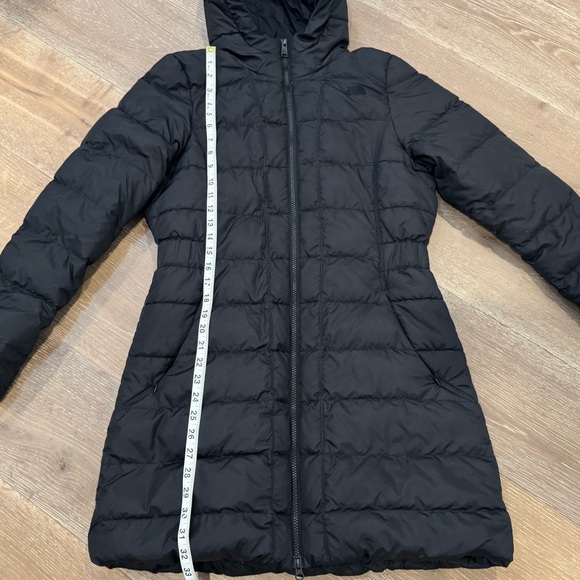 The North Face Women's Black Long Puffer Jacket Slim Fit - Picture 4 of 14